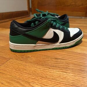 Nike Black and Green Low-Top Sneakers